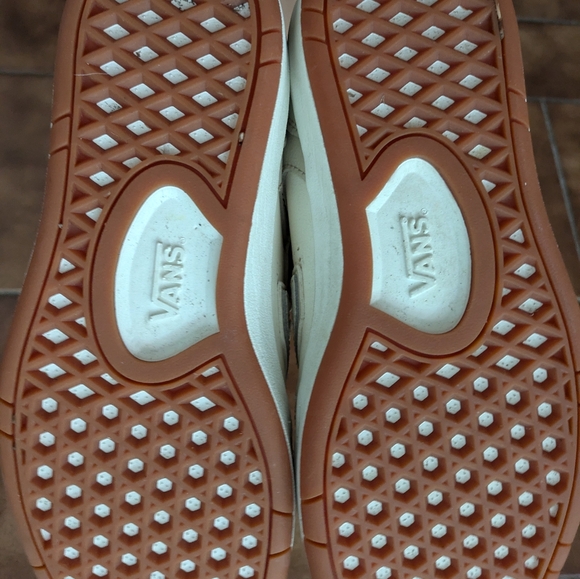 Nwob Vans ComfyCush Leather Shoes, sz 8 - Picture 2 of 3